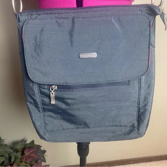 Baggallini Nylon Black Medium Crossbody Bag - Picture 2 of 10